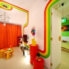 Appartement Appartement frais avec des couleurs vives à Hong Kong : la maison arc-en-ciel