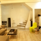 Appartement Appartement élégant et minimaliste, décorée avec des meubles recyclés