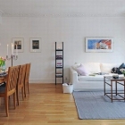 Appartement Appartement beau noir et blanc avec un thème en bois