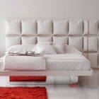 Chambre Lit avec une tête de lit insolite et créatif : Pixel lit par Olivieri