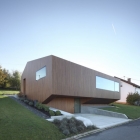 Maison Approche contemporaine : Maison minimaliste avec une forme inhabituelle en Allemagne