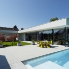 Maison Pavillon d'été transformée en une résidence élégante moderne : maison A&B en Autriche