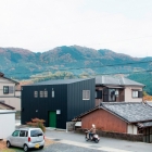 Maison Minimaliste maison en forme de boîte par Yoshihiro Yamamoto : Hutch Danchi