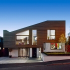 Maison Maison moderne et chaleureuse avec un parement externe par Stephenson ISA Studio
