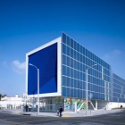 Maison Suppression de Design de l'école publique en Californie Cladded avec 650 panneaux solaires