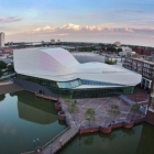 Maison Nouvel espace Performance à usage mixte colossale aux Pays-Bas : théâtre Spijkenisse [vidéo]