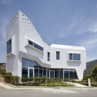 Maison Bien Roulée excentrique résidence blanc avec Perforations carrées