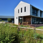 Maison Grange moderne dynamique et éclectique en Afrique du Sud