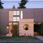 Maison Maison compacte et visuellement épurée à Seattle