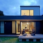 Maison Maison en bois compacte avec des détails pour les jeunes Couples japonais