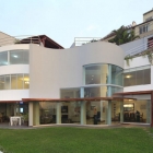 Maison Résidence moderne à Lima initialement adapté à un talus escarpé