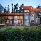 Maison Maison de verre durable aux Etats-Unis ouvrant vers le haut vers un paysage parfait