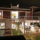 Maison Résidence moderne au Brésil défini par la symétrie de l'Architecture : maison de Pernambuco