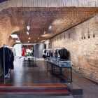 Maison Mur de boutique fait des sacs de papier brun 25000 : OWEN Store à New York