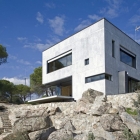 Maison Petite maison de béton près de Madrid, affichant une forme irrégulière