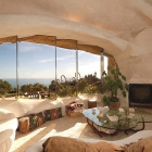 Maison Accueil Flintstone inspire une résidence contemporaine à Malibu, États-Unis