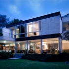 Maison Architecture contemporaine basée sur la superposition des Rectangles : El Secreto House