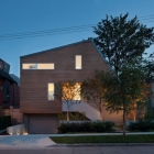 Maison  Maison asymétrique au Canada fait étalage surprenant des Solutions de conception pour la vie moderne