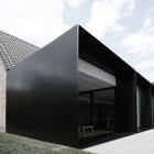 Maison Alliant Volumes sombre et l'Architecture de la ferme-Like: DS maison