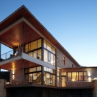 Maison Design contemporain utilisant des matériaux naturels : Lac Travis résidence