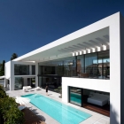 Maison Maison moderne, mettant en vedette l'imposante Architecture détaille en Israël : résidence Bauhaus