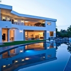Maison Massif immobilier $ 12 millions avec piscine à débordement à Los Angeles, Californie [vidéo]