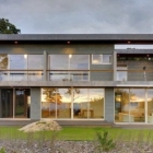 Maison Maison moderne en profitant d'un beau paysage de Bates Masi architectes