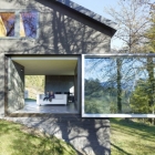 Maison Grange transformée en maison de vacances minimaliste à Ayent, Suisse