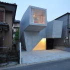Maison Maison japonaise moderne avec une Architecture fascinante de la géométrie