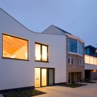 Maison Projet résidentiel moderne avec un toit asymétrique: V-maison