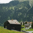 Maison Maison de vacances moderne intégré dans un pittoresque paysage suisse : résidence Lumbrein