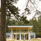 Maison Chalet contemporain avec détails intrigants de conception dans l'état de Washington
