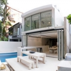 Maison Maison contemporaine avec des éléments de conception exquise : baie de Double résidence