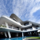 Maison Architecture moderne de UNCONVETIONAL: « Ninety7 @ Siglap » maison à Singapour