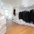 Maison Boutique Creative à New York avec un thème de caverne glaciaire