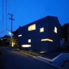 Maison Résidence d'inspiration japonaise moderne dans la ville de Nabari pour une jeune famille