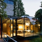 Maison Superbe maison avec ossature en acier entièrement vitrée : la maison de Jodlowa par PCKO
