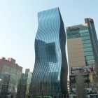 Maison Tour de bureaux avec Façade en verre ondulant à Séoul