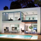 Maison Énergie et Art dans une fabuleuse maison de piscine contemporaine