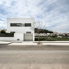 Maison Conception de maison minimaliste en gris et blanc : résidence V02