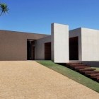 Maison Maison contemporaine minimaliste avec des intérieurs étonnants : maison OM