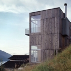 Maison Incroyable maison monolithique en Suisse avec une décoration accueillante