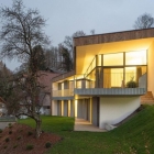 Maison Maison géométrique simple avec deux profils : maison T à Salzbourg, Autriche