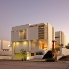 Maison Maison avec un Design moderne et attrayant