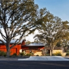 Maison Dissoudre les limites : Résidence entouré d'arbres à Austin, Texas, États-Unis