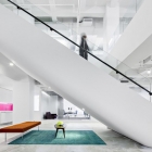 Maison Surprenant Red Bull bureaux à New York, conçu dans un design moderne, “ sobre ” ton