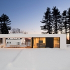 Maison Maison moderne tout blanc pour les fins de semaine par LABhaus