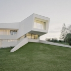 Maison Maison de vaisseau spatial : Villa contemporaine individuelle de tout blanc Freundorf