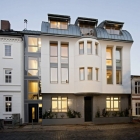 Maison Nouveau bâtiment habilement intégrée dans un Ensemble historique à Hambourg, Allemagne