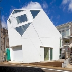 Maison Maison monoclinique polyédrique, adapté au milieu urbain par Atelier Tekuto